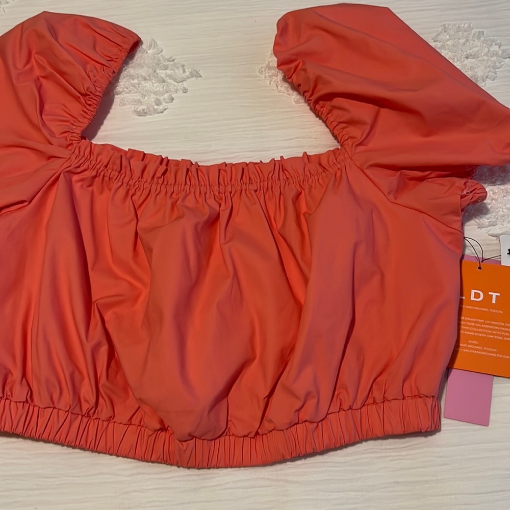 Crop off shoulder short sleeve blouse
